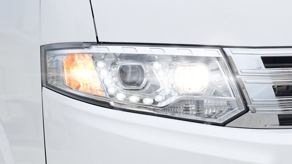 CỤM ĐÈN TRƯỚC